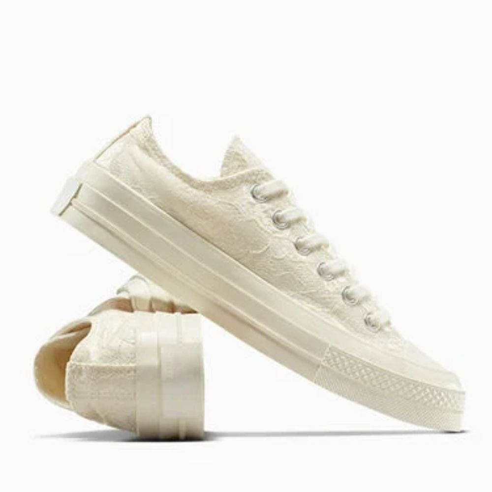 Converse Chuck 70 Lace Low Top Sneakers- Vintage White